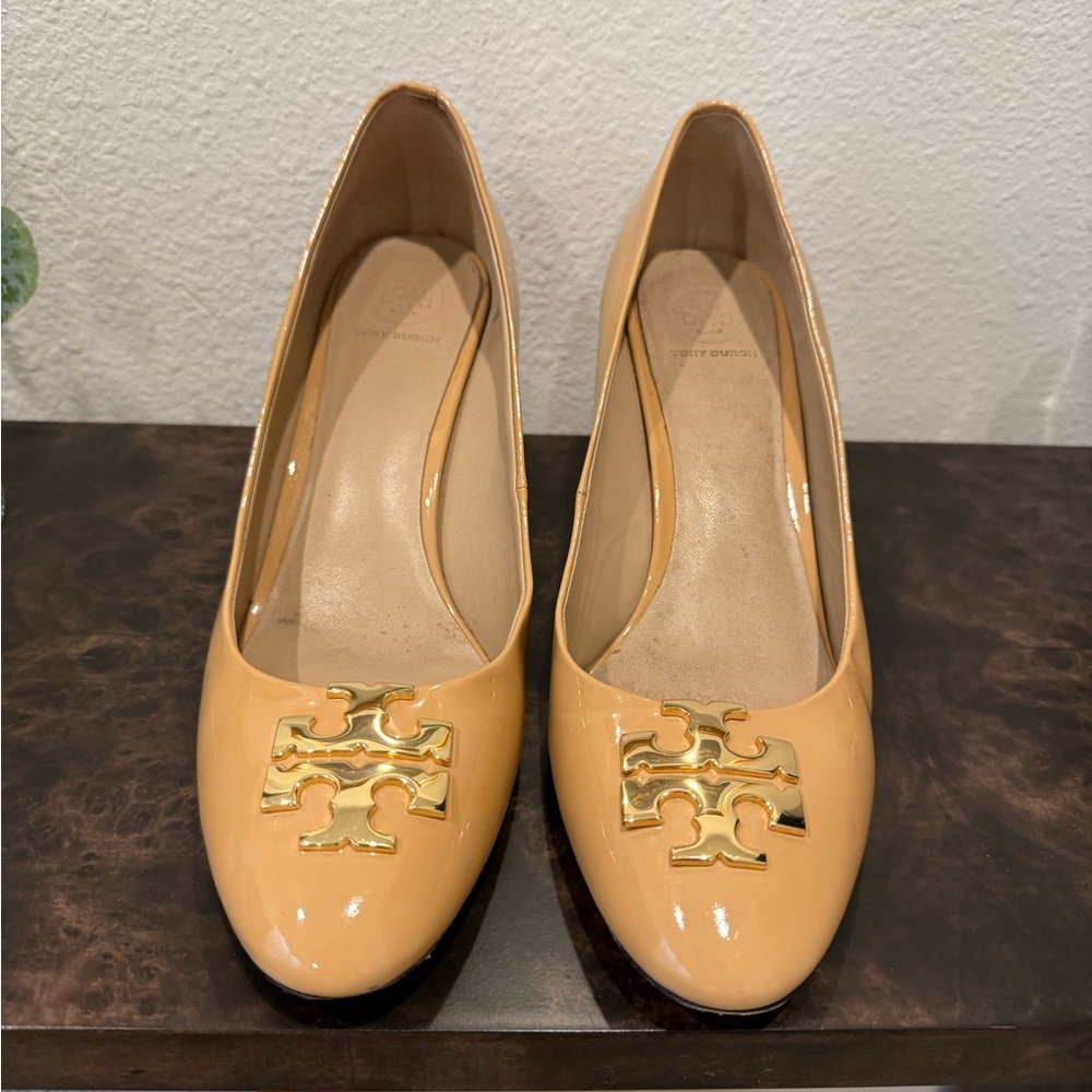 Tory Burch Tan Patent Leather Pumps